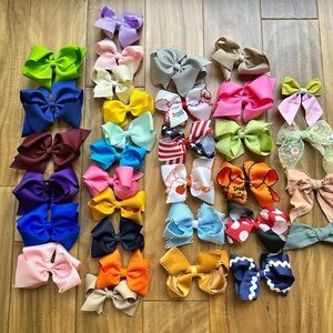 Lot of 33 Wee Ones alligator clip bows